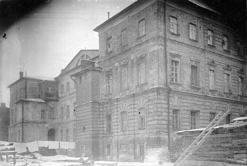 Здание ГИТИСа в 20-е годы. Вид с заднего двора.